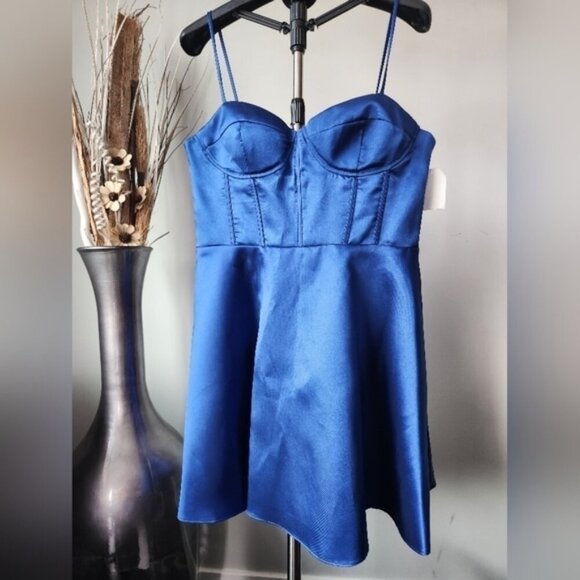 B. Smart Sweetheart Neck Flare Dress. Blue Size 13 - Picture 2 of 9